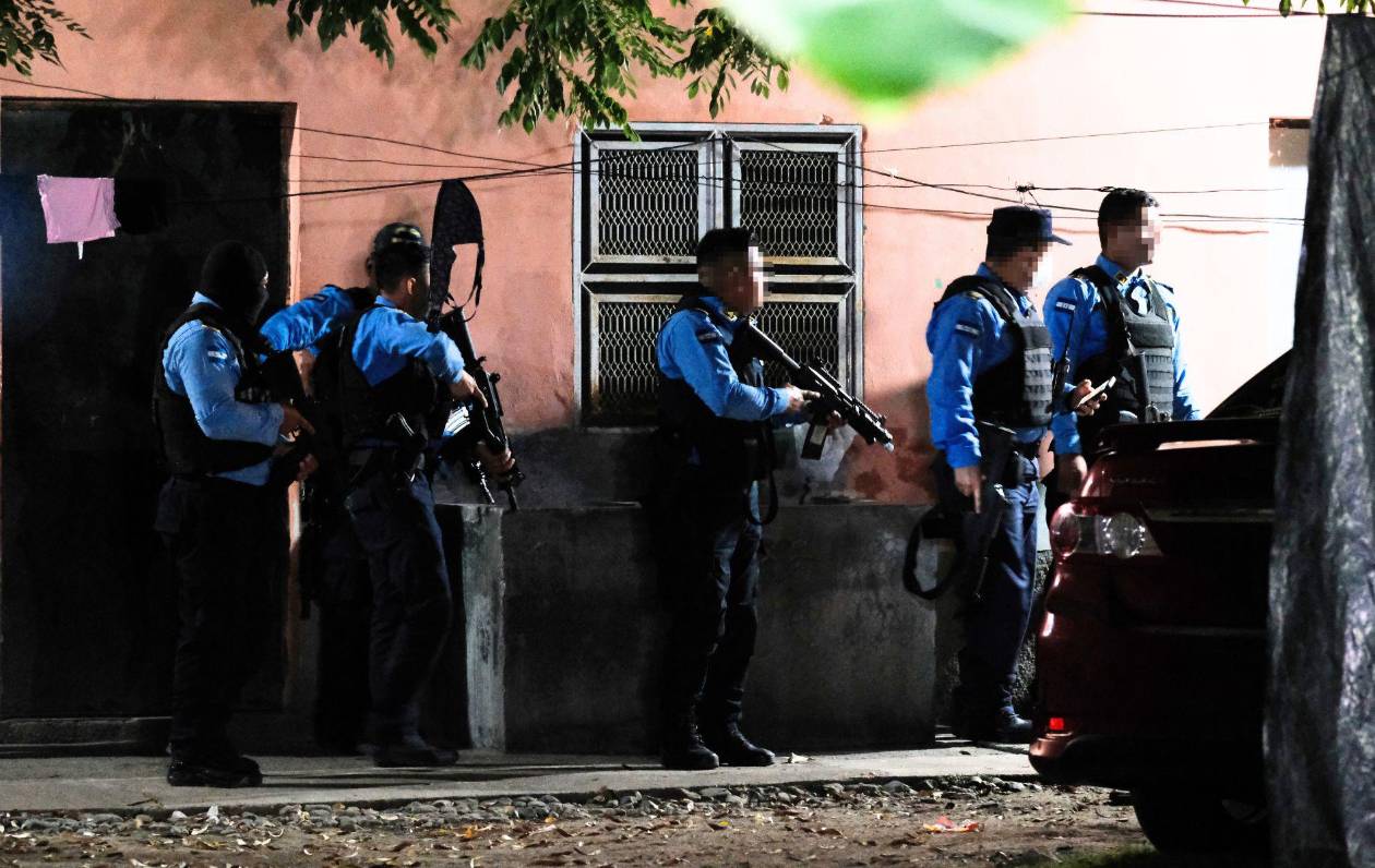 Podredumbre: más de 100 policías están presos y salieron de la escala básica