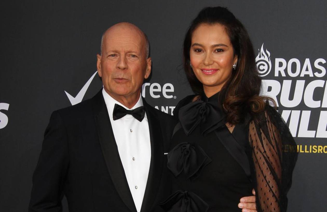 Esposa de Bruce Willis responde a críticas por trasladar al actor a una casa de cuidados especiales