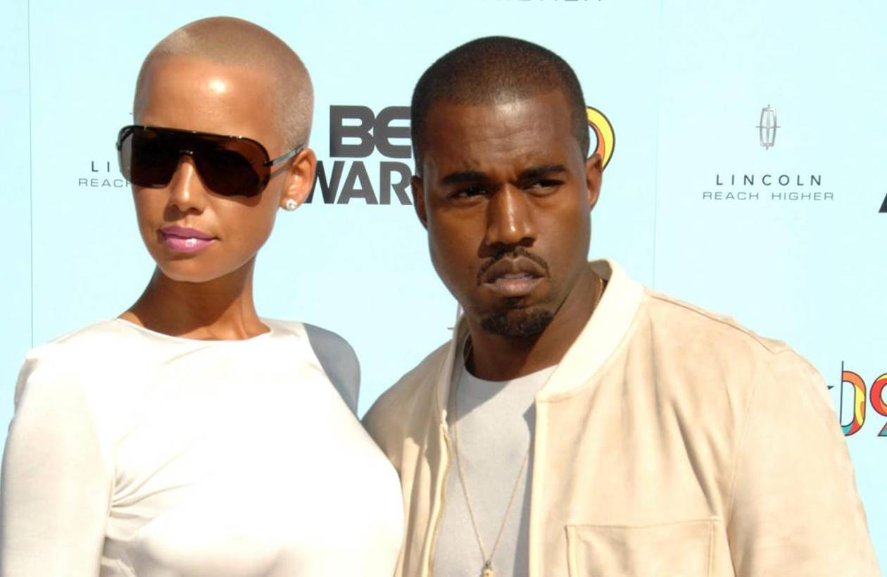 Amber Rose dice que su ex Kanye West la obligaba a llevar ropa reveladora