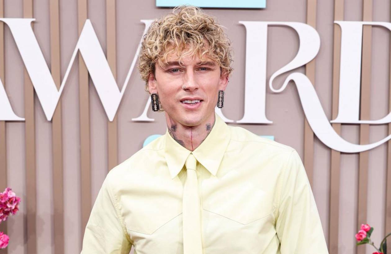 Machine Gun Kelly dice que sólo come 'un par de veces a la semana'