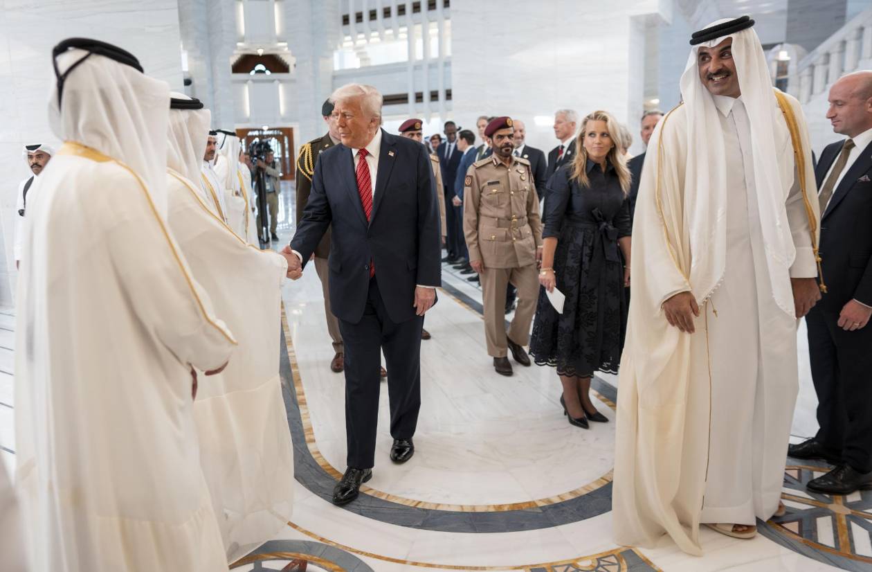 Catar seduce a Trump con encanto, mediación y un avión