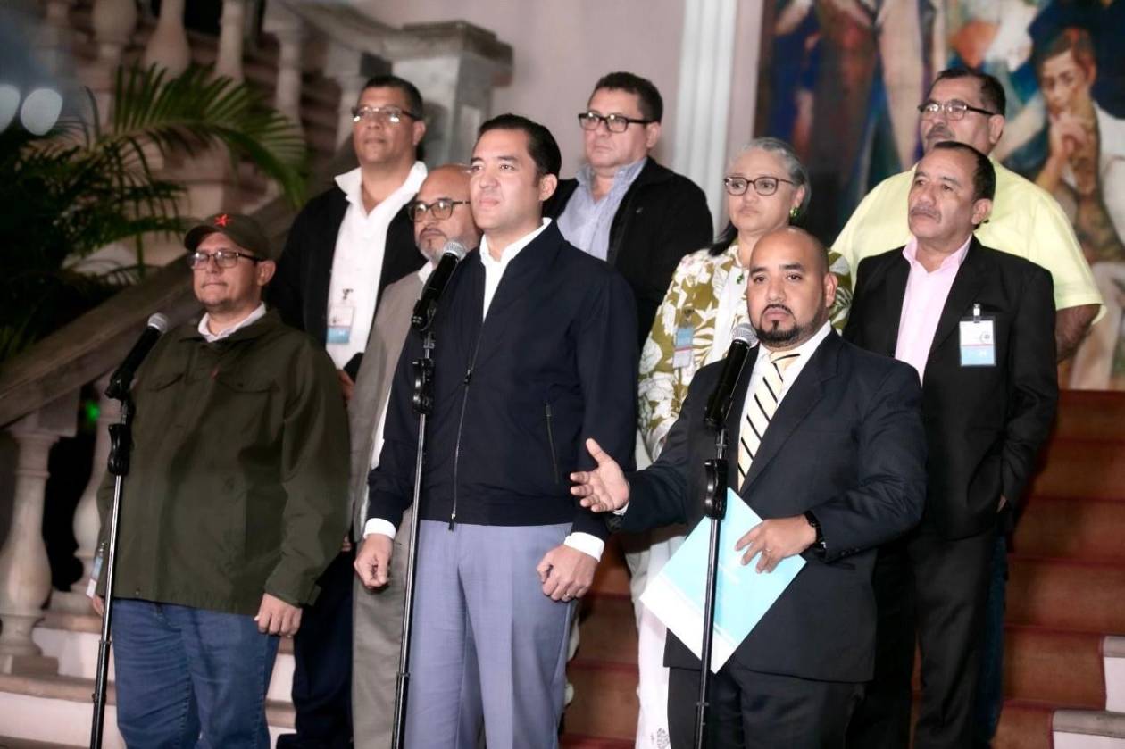 De L1,800 a 4,800 será aumento a maestros hondureños