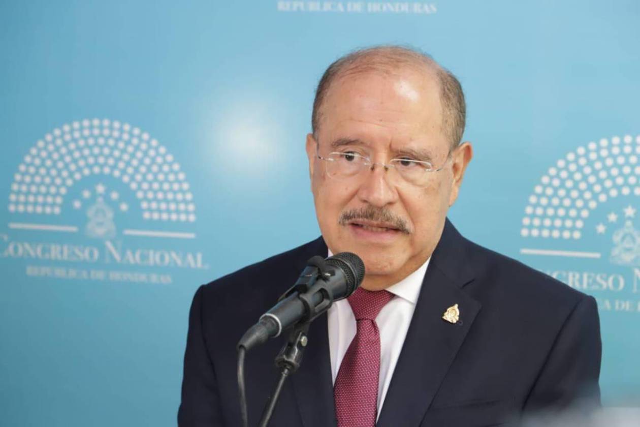 Noe Pino pide la renuncia de la consejera Cossette López