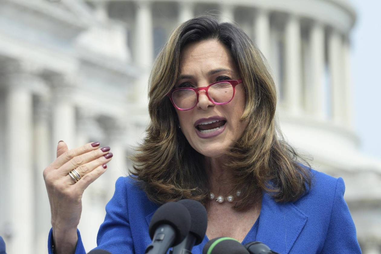 María Elvira Salazar celebra derrota de la izquierda comunista en Honduras