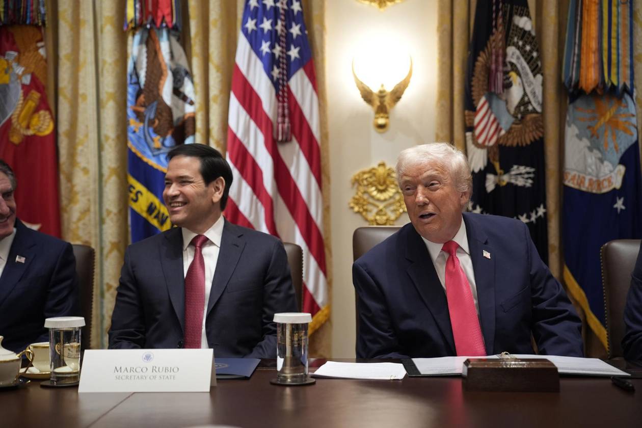 Trump afirma que su plan para Venezuela va mucho más allá de campaña de presión a Maduro