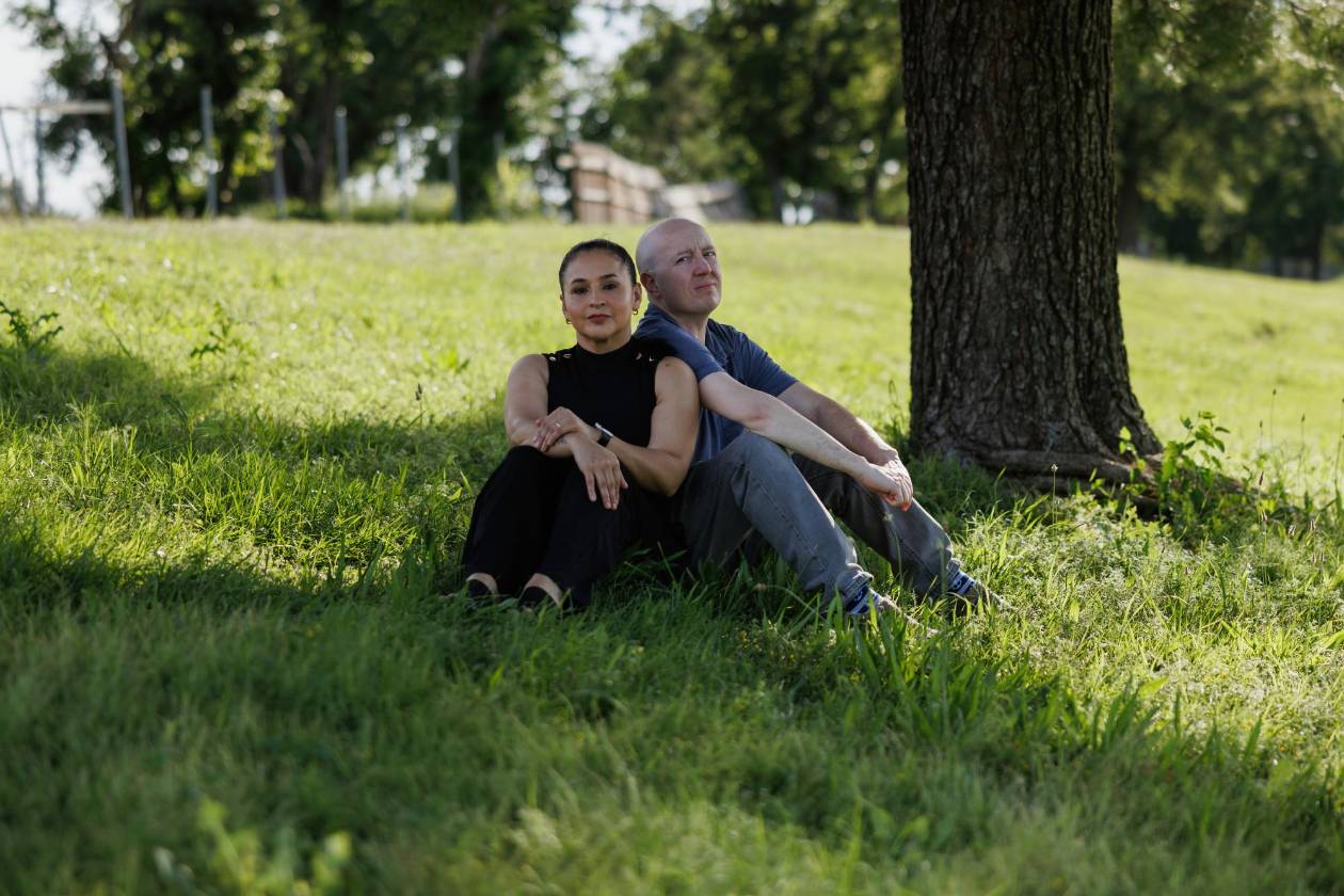 Se oponía a los indocumentados... hasta que se enamoró de una