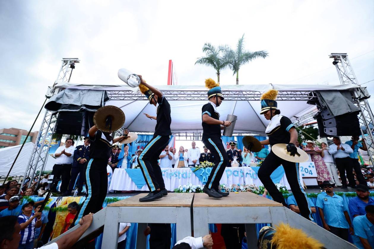 El tan esperado JTR llega al Monumento a la Madre con su increíble banda