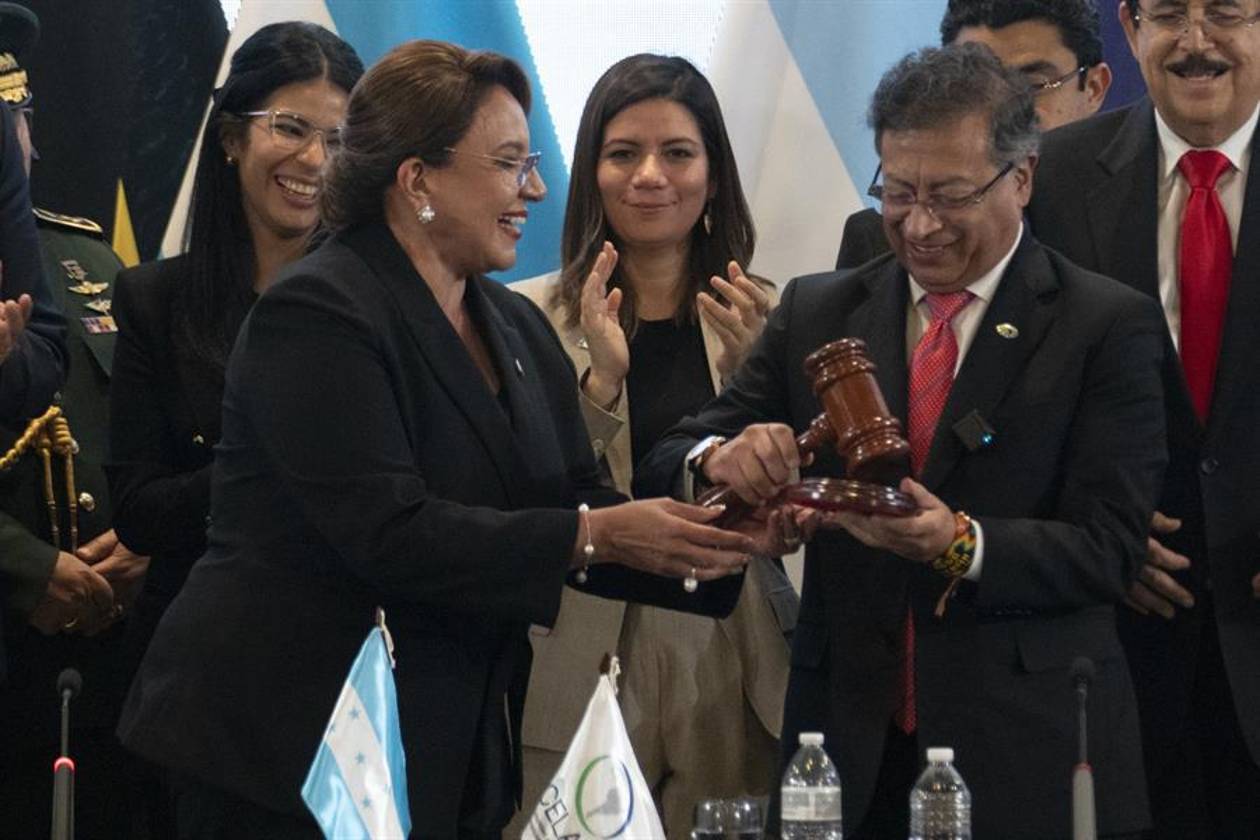 Honduras entrega oficialmente la presidencia de la Celac a Colombia