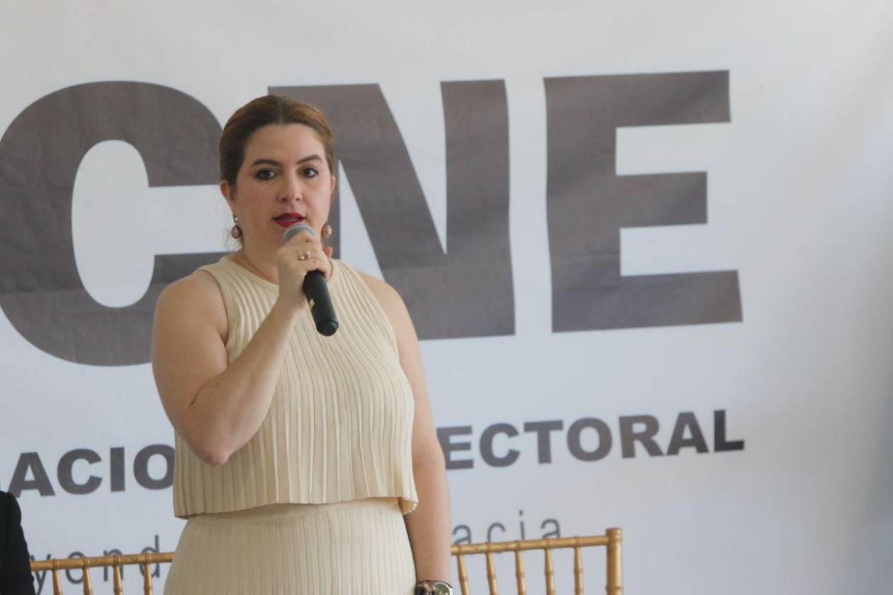 Cossette López: Marlon Ochoa quiere que sean las maquinas las que hagan el proceso