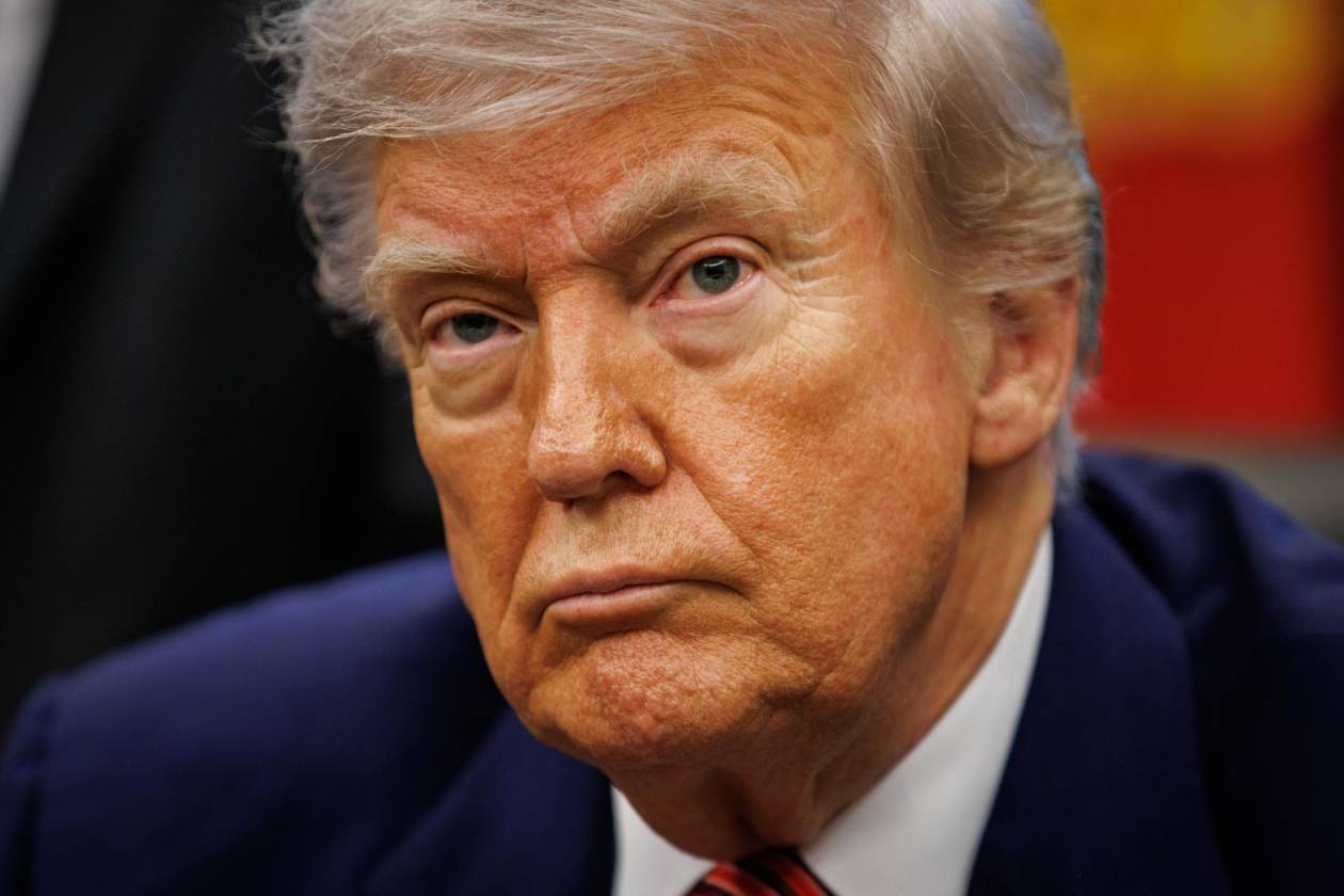 Trump dice que ojalá los tribunales le permitan continuar con expulsiones de migrantes