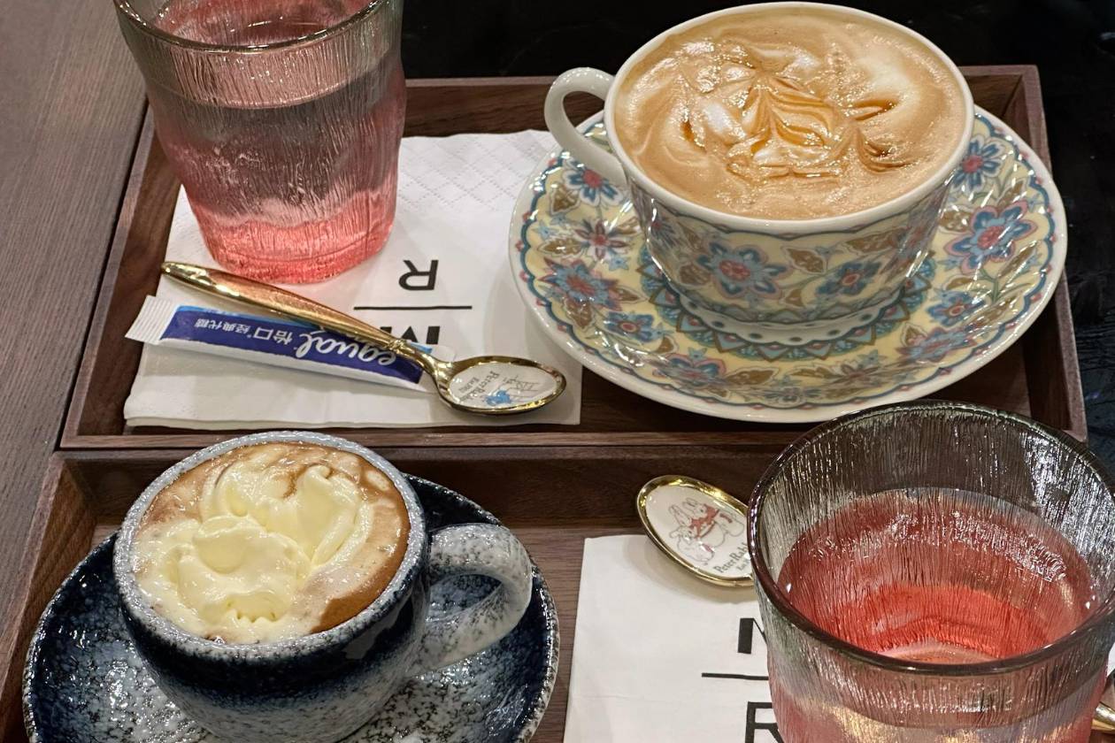 Corea del Norte muestra su fachada más brillante con sus playas y un Starbucks falso