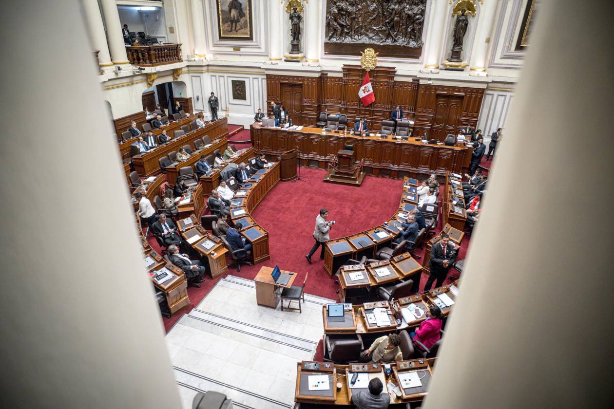 Congreso de Perú acepta mociones de destitución contra Boluarte y la convoca de inmediato