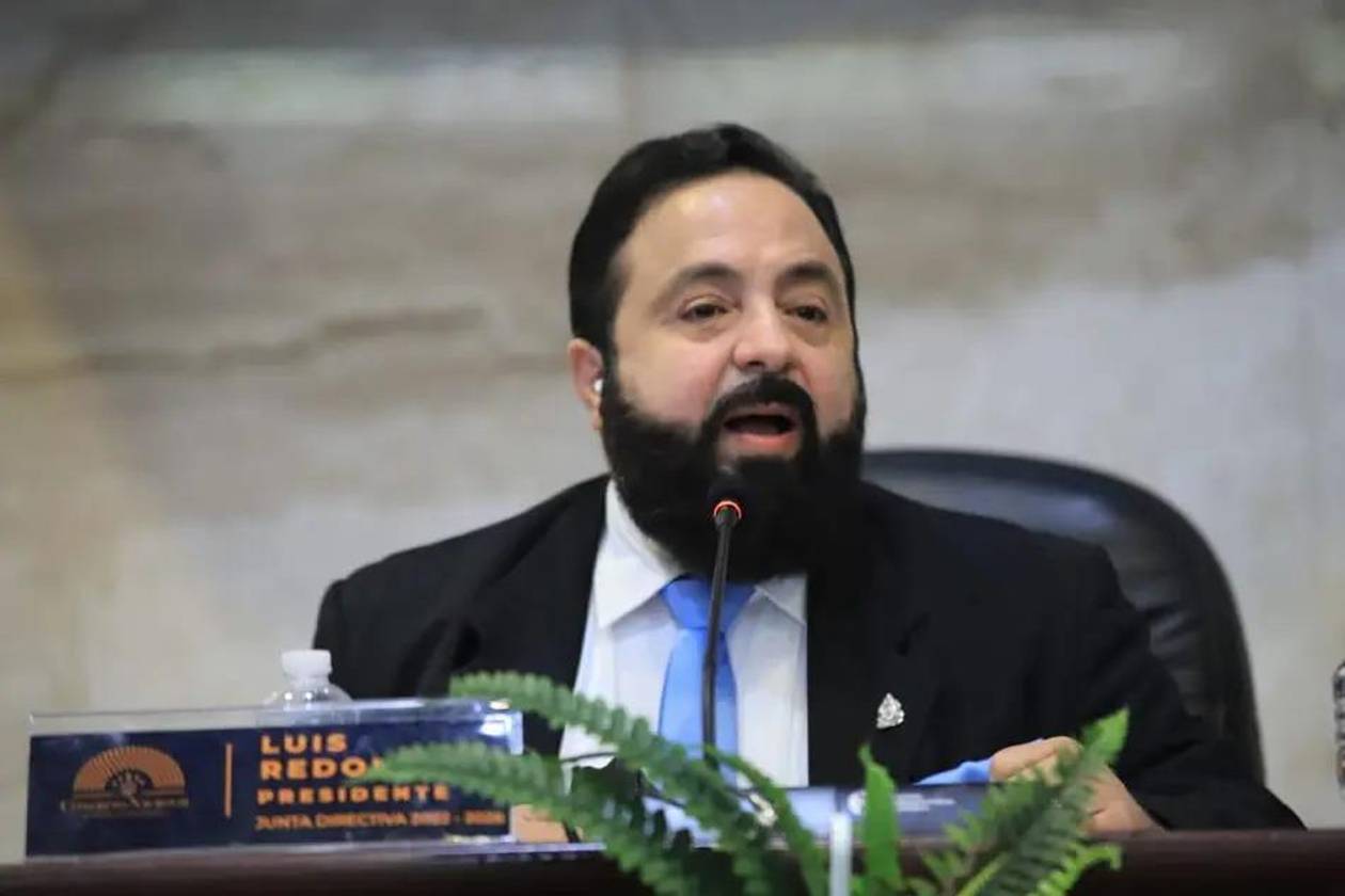 Luis Redondo convoca a jefes de bancada a sesión urgente en el Congreso