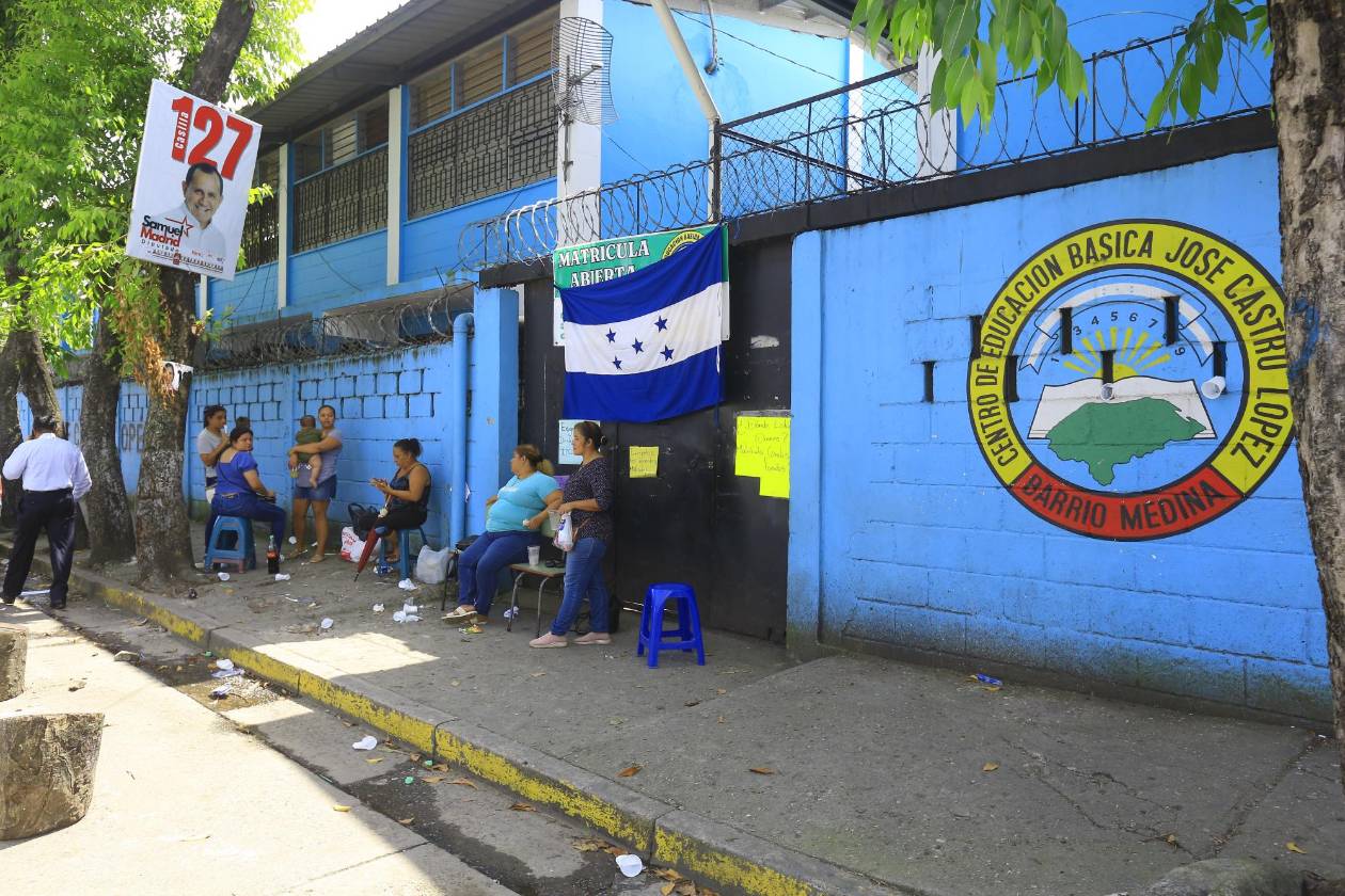 Padres de familia denuncian a directora del José Castro López