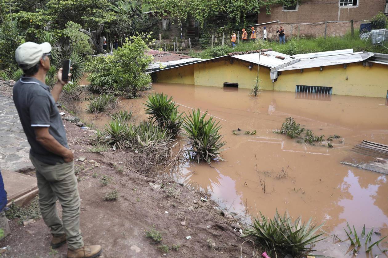 Riesgo país en Honduras aumenta por deterioro democrático, según Fosdeh