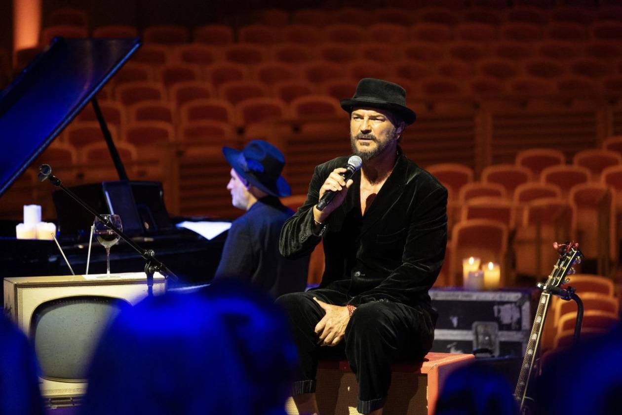 Ricardo Arjona presentó su disco “Seco” en una velada íntima en Miami