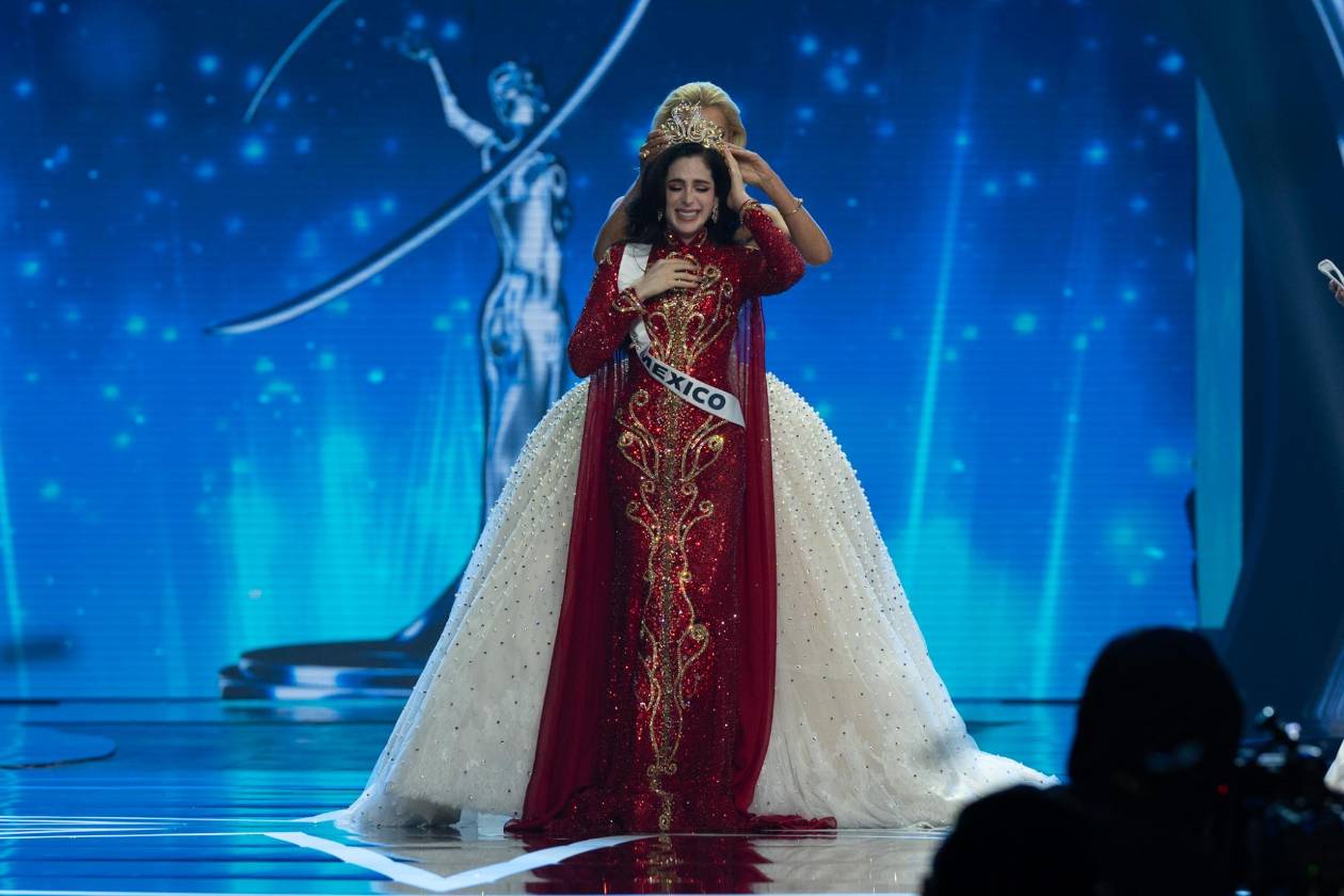 Fátima Bosch se convierte en la cuarta mexicana en ganar el Miss Universo... y de nuevo con un vestido rojo