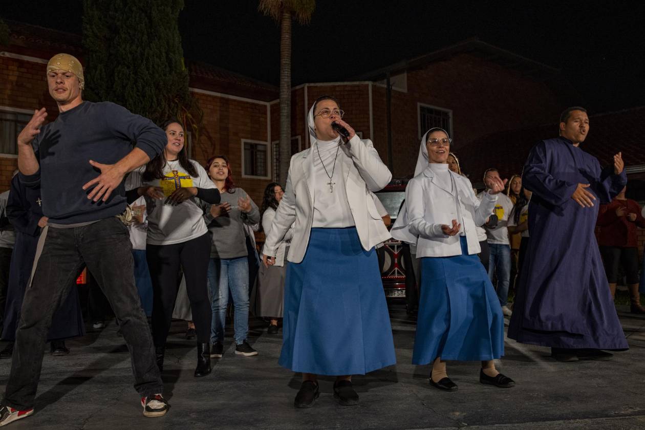 Monjas bailarinas usan el break dance para atraer fieles en Brasil