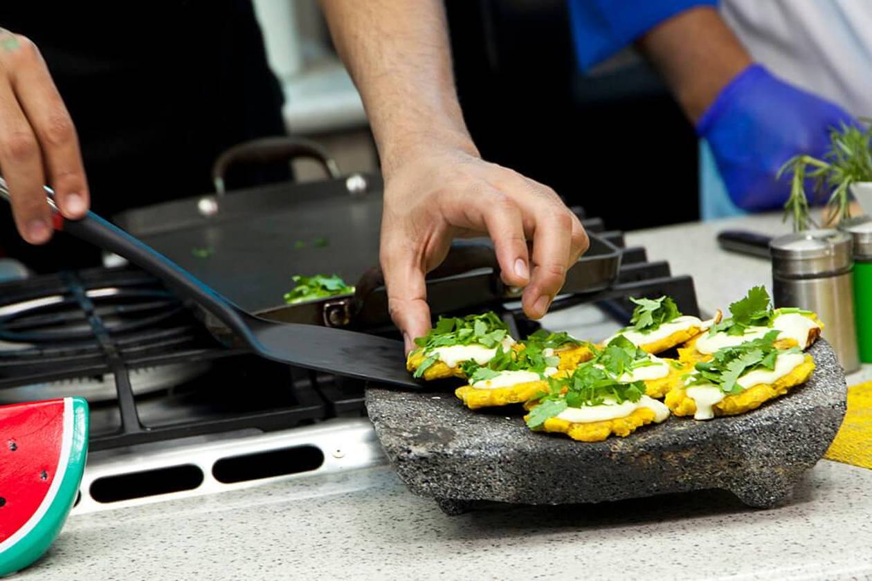 Tostones de plátano con quesillo