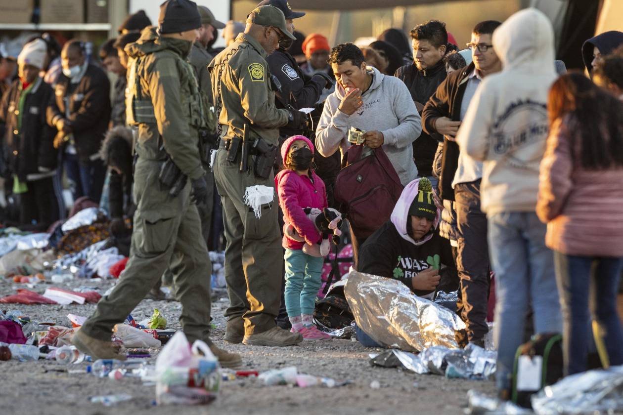 Gobernador de Texas firmará  dura ley migratoria que apunta contra los indocumentados