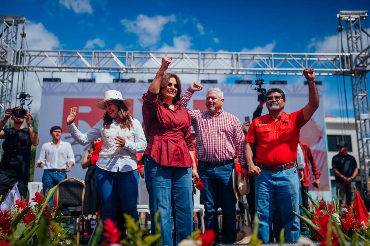 Nos verán encendidos: Rixi Moncada cierra campaña en Olancho