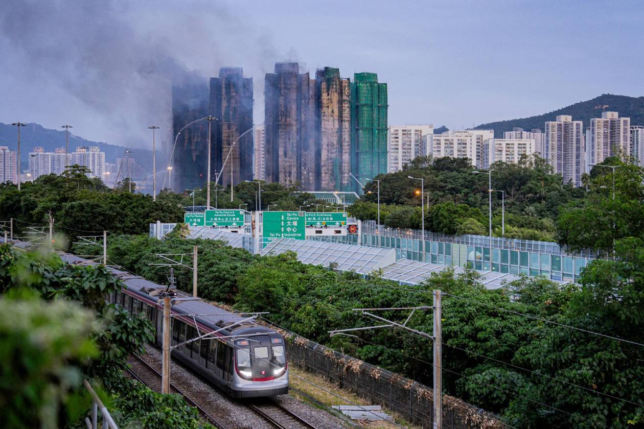 Aumentan a 75 los muertos y 279 desaparecidos por incendio en Hong Kong