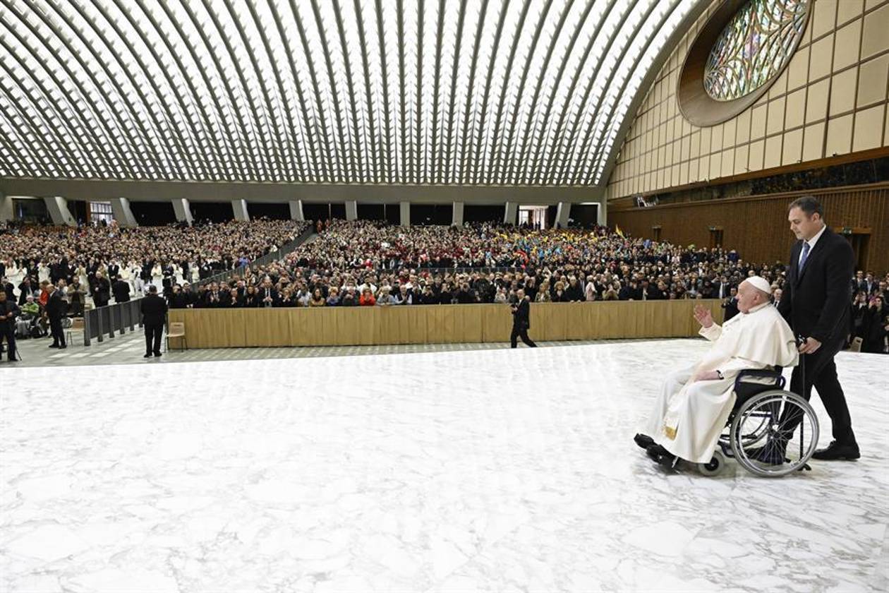El Papa Francisco continúa con bronquitis pero no suspende agenda