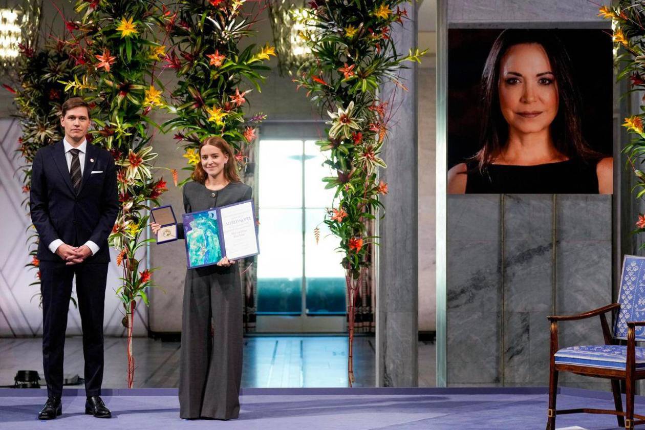 Hija de María Corina Machado recibe en su nombre el Nobel de la Paz