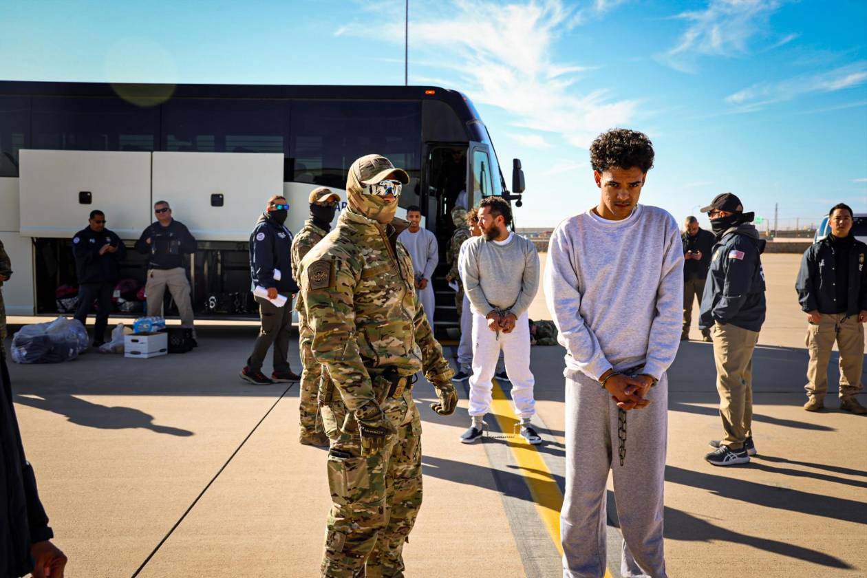 Familiares de migrantes enviados a Guantánamo demandan al Gobierno Trump