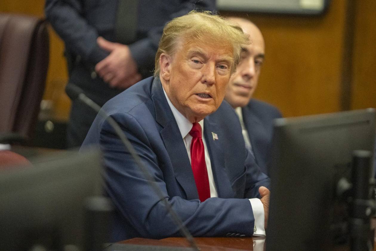 Trump irá a juicio el 25 de marzo por pagos a Stormy Daniels