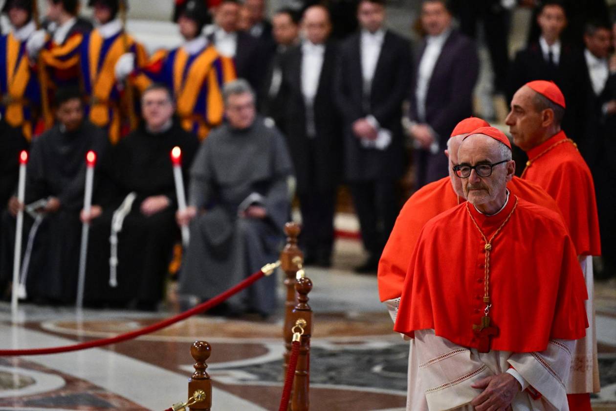 Un cónclave dividido busca la unidad para elegir al nuevo Papa