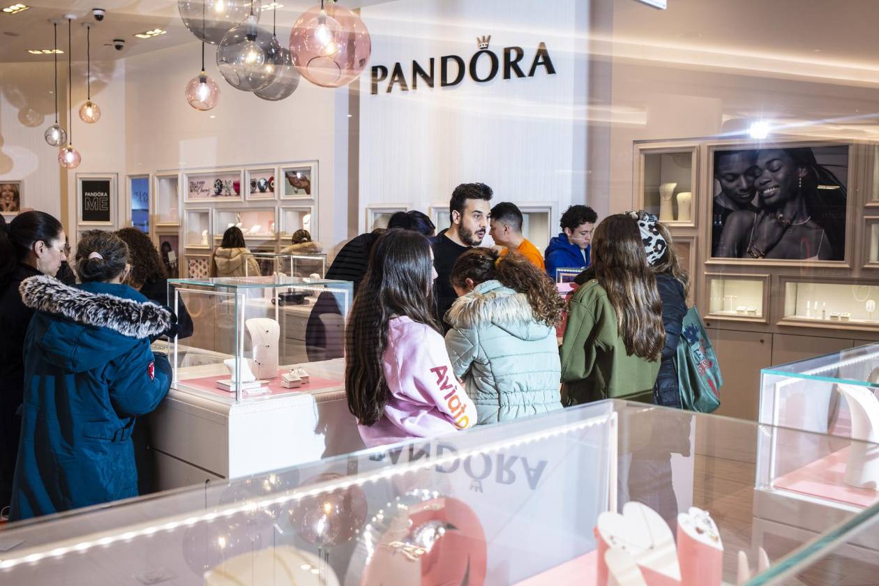 Pandora enfrenta su mayor desafío global en medio de la guerra comercial