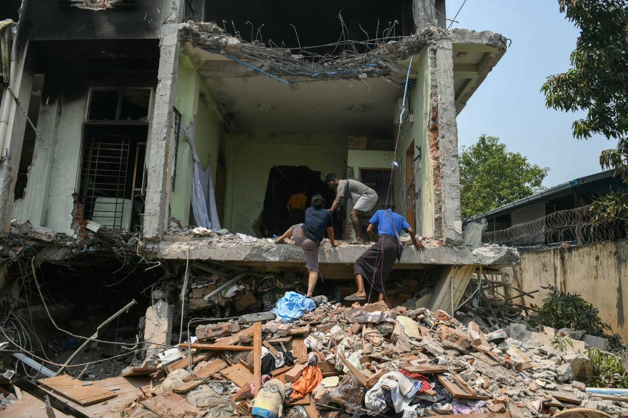 El devastador terremoto de Birmania es visto como un augurio para los militares