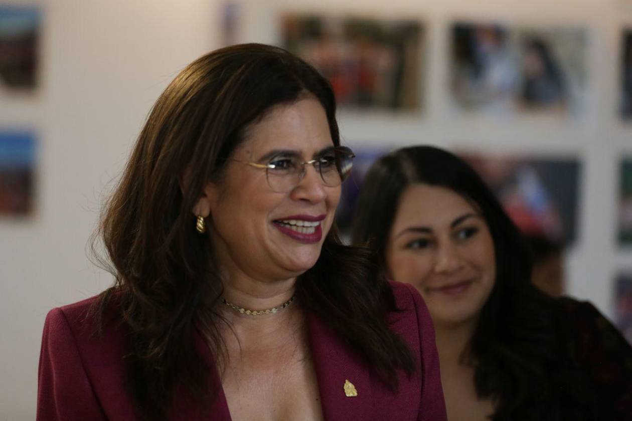 Rixi Moncada renuncia a su cargo como ministra de Defensa