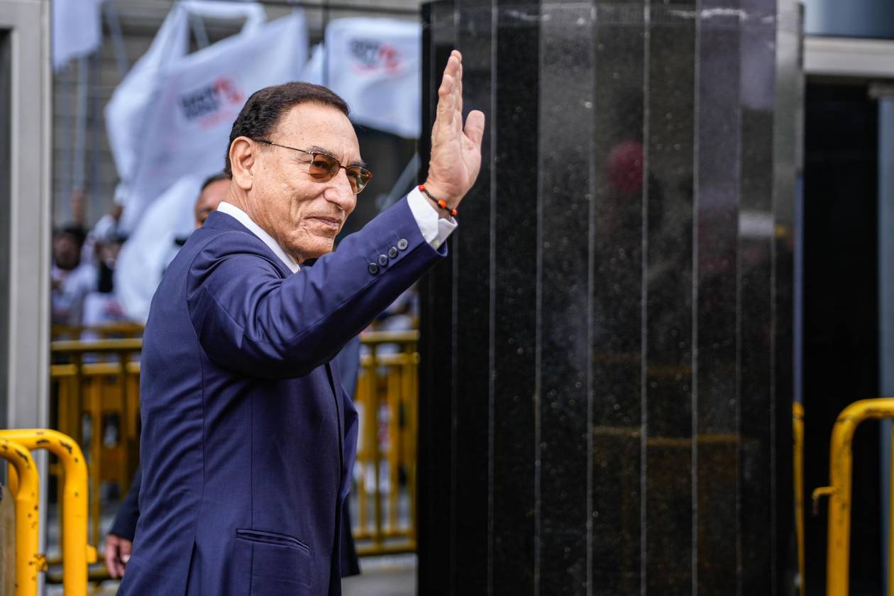 Expresidente de Perú Martín Vizcarra es condenado a 14 años de prisión