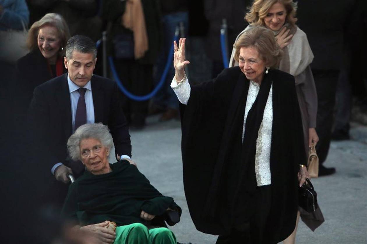 La reina Sofía asiste a la boda de su sobrino Nicolás en Atenas