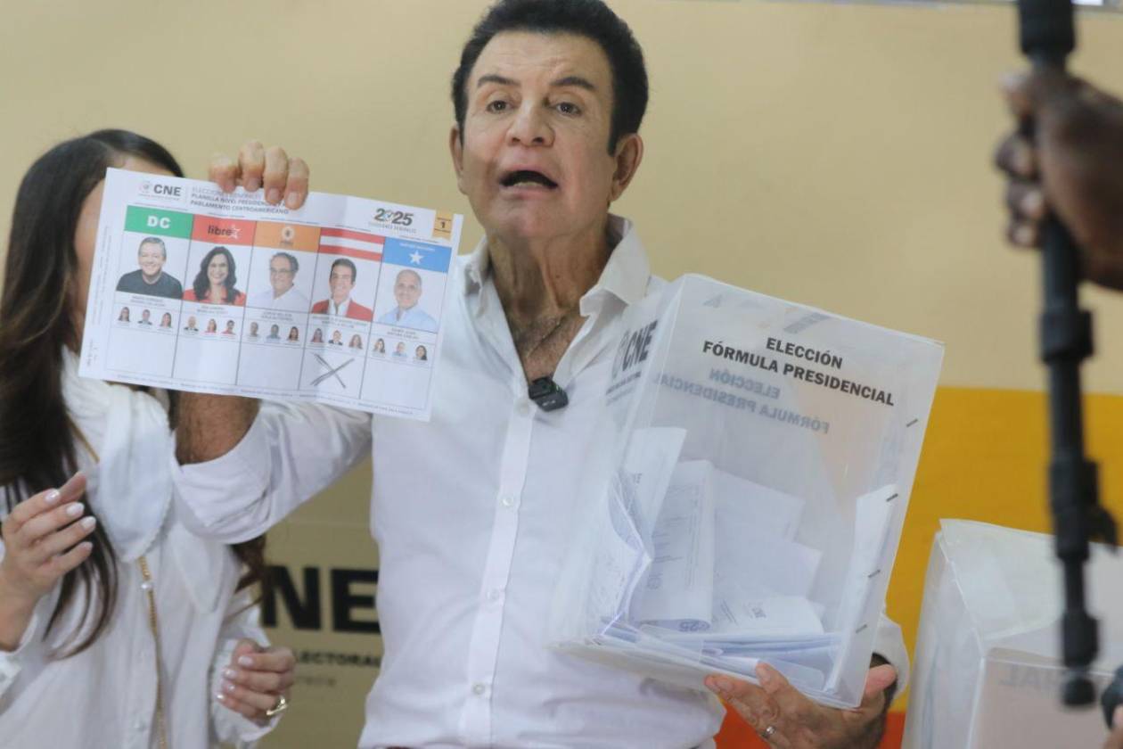 ¿Quién es Salvador Nasralla, el candidato liberal que compite por la presidencia?