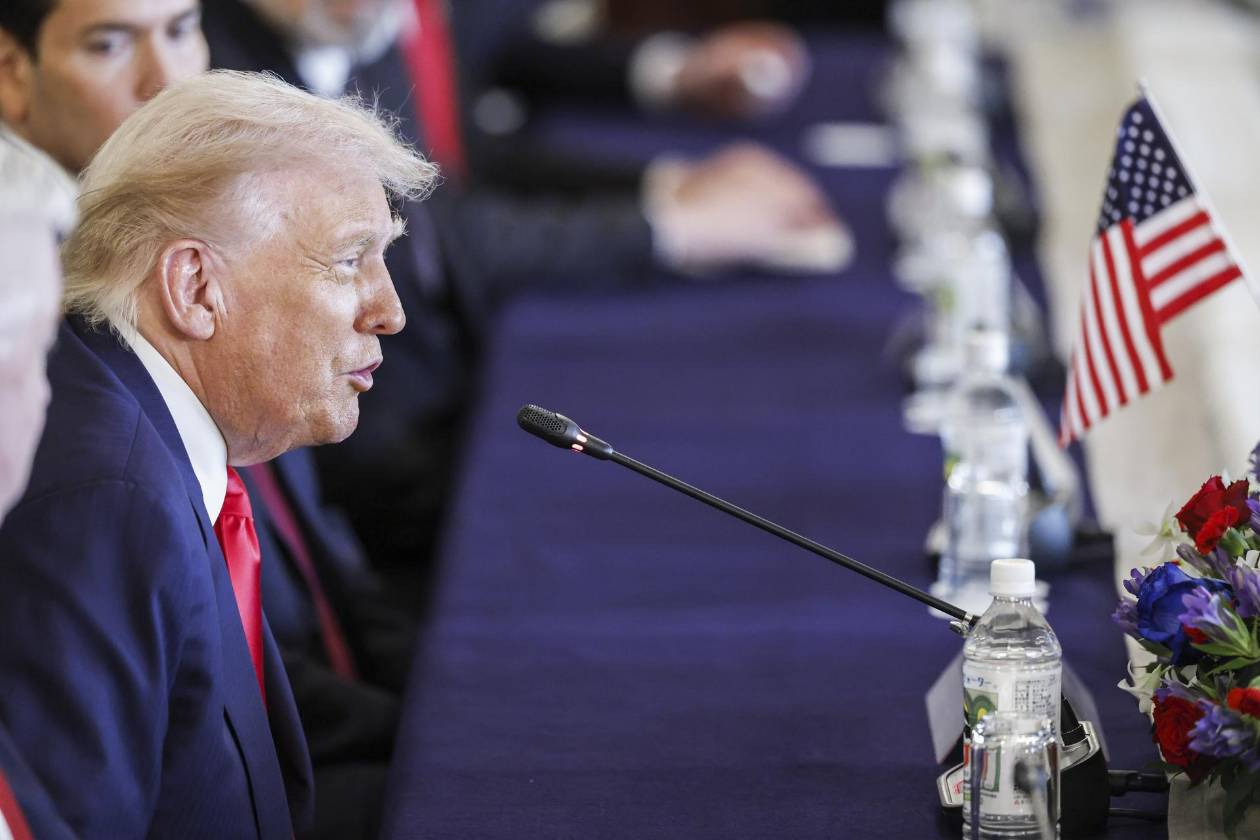 Trump bromea con que a veces perturba a los mercados con sus políticas