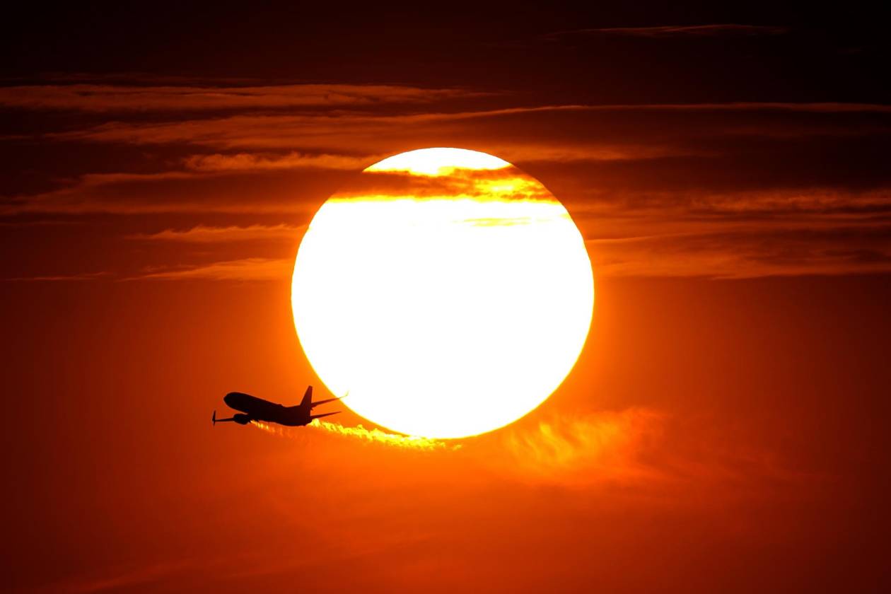 Volar en tiempos de calor extremo: ¿un reto para los aviones?