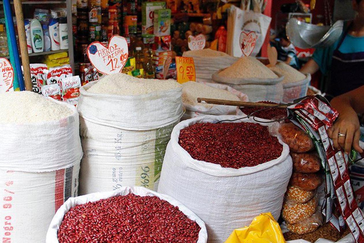 Suben los precios de siete alimentos clave en mercados hondureños