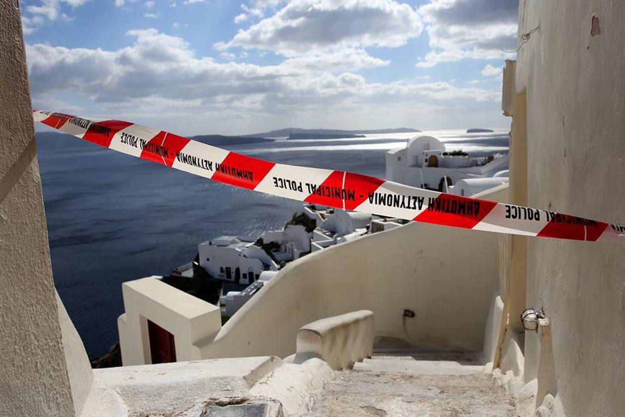 Dos fuertes terremotos estremecen la isla griega de Santorini