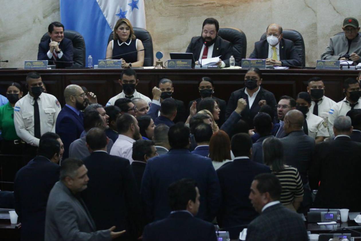 Fuerte resguardo en el CN a horas de autoconvocatoria de la oposición