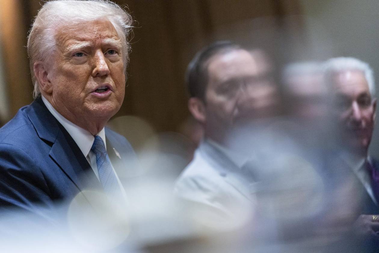 Trump firma una orden ejecutiva que exige prueba de ciudadanía para votar