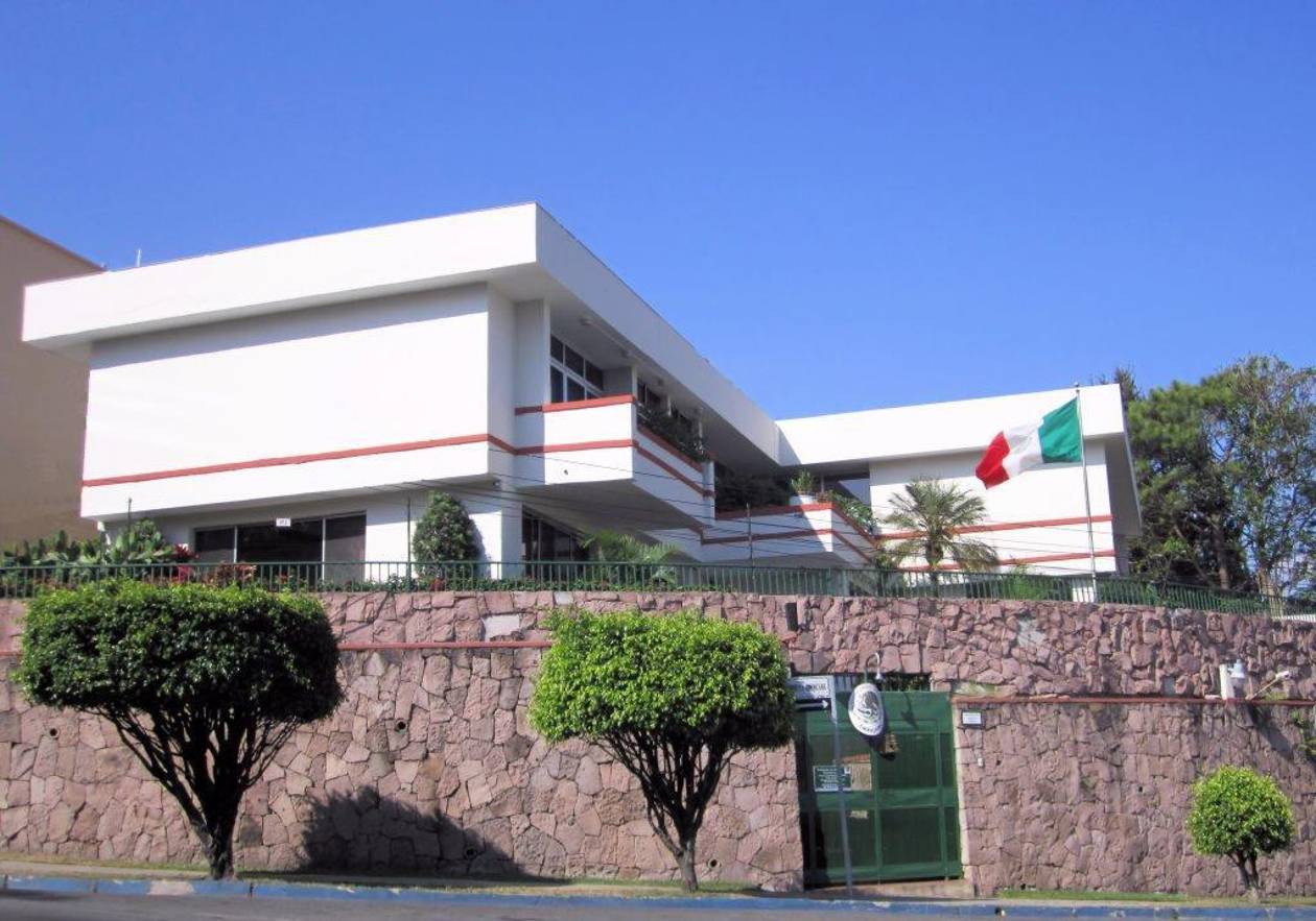 Presa dejan a hondureña que envió cabeza de cerdo a embajadora