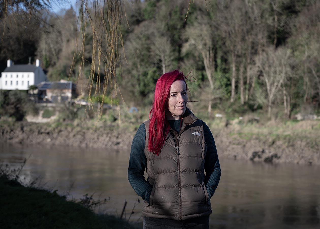 El peligro de seguir a los ‘finfluencers’, Amy Ryan perdió $24,000