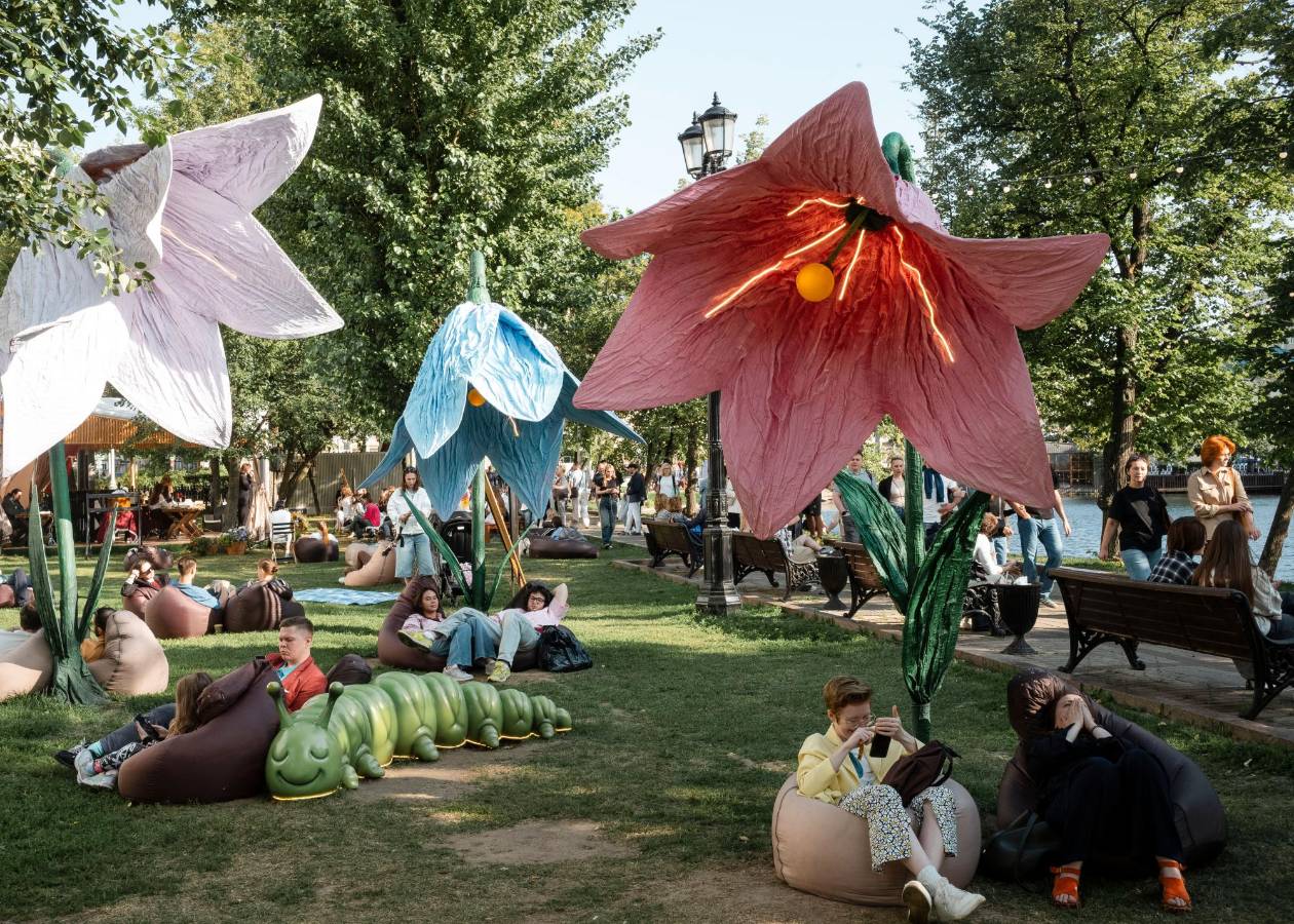 Moscú se divierte mientras la guerra en Ucrania continúa