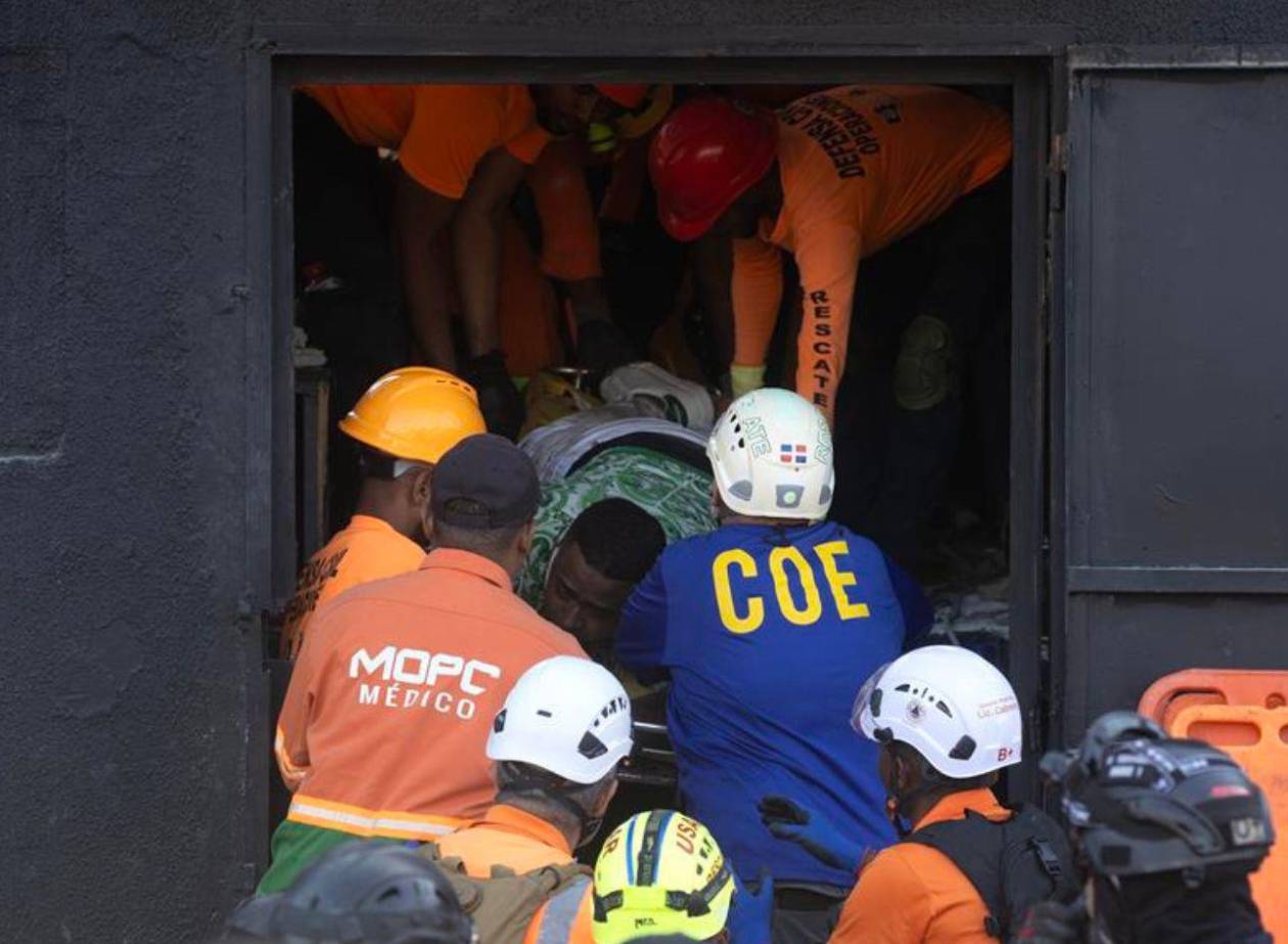 Hallan a merenguero desaparecido en derrumbe de discoteca porque se puso a cantar