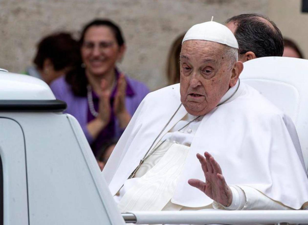 El adiós de Francisco: su último saludo a los fieles desde el papamóvil