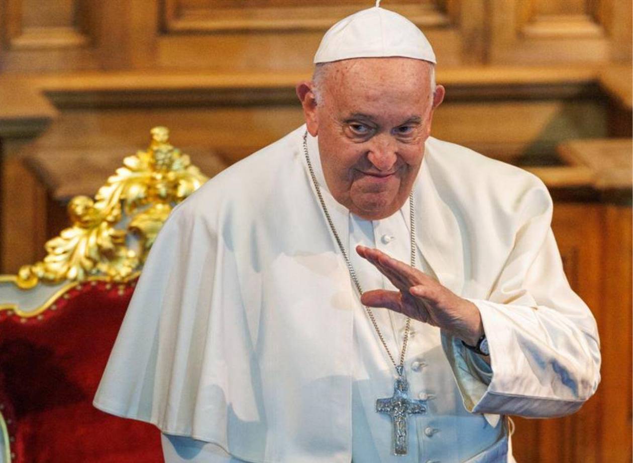 Se alarga hospitalización del Papa Francisco ante un cuadro clínico “complejo”