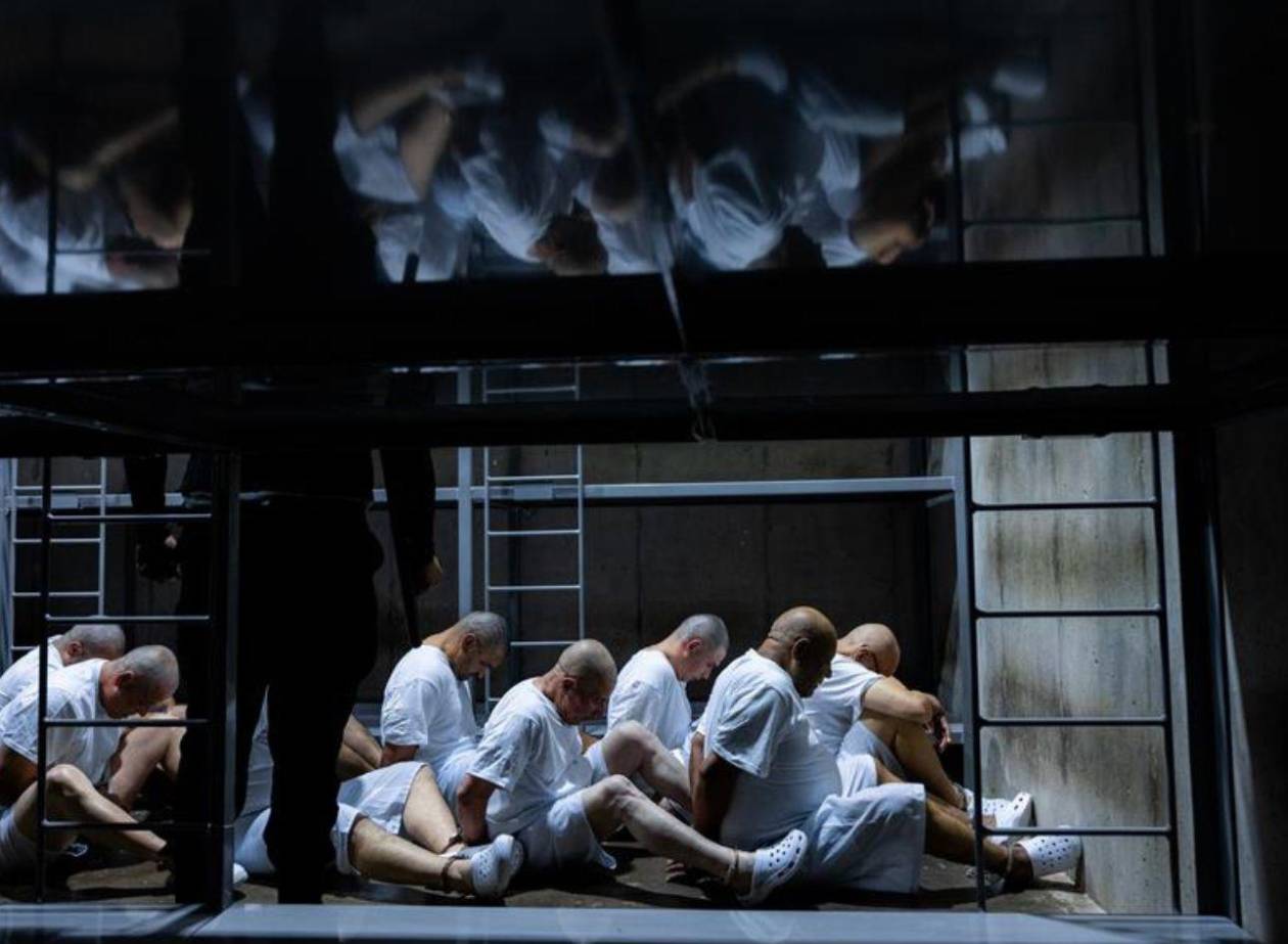 Venezolanos deportados a El Salvador siguen incomunicados, denuncia ONG